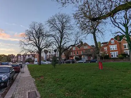 Photo de Local Green - Putney