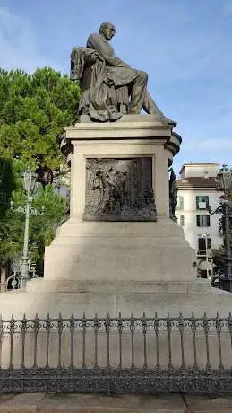 Photo de monument à Alessandro Manzoni