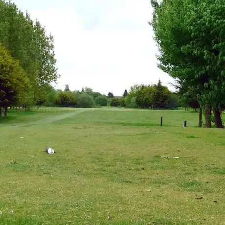 Photo de Iver Golf Club & Driving Range - Iver  Slough