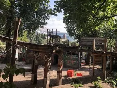 Photo de Bau - Spielplatz