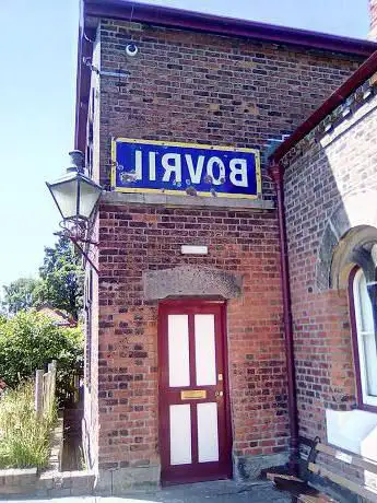 Photo de Hadlow Road Railway Station