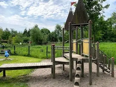 Photo de Spielplatz Crednerstraße