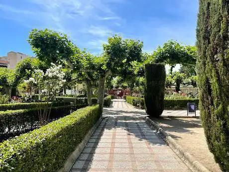 Photo de Y Paseo Fuente De La Negra Park