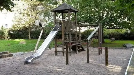 Photo de Spielplatz Kletterturm