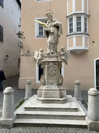 Photo de Statua di San Giovanni Nepomuceno