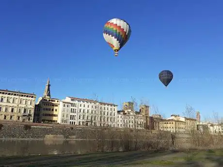 Photo de Ballooning in Florence