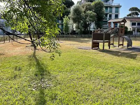 Photo de Parco giochi bambini Via Zara