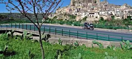 Photo de Moto Tour Sicilia Vilardi