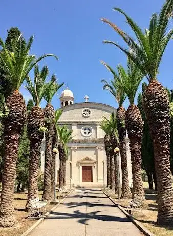 Photo de Church of the St. John the Baptist
