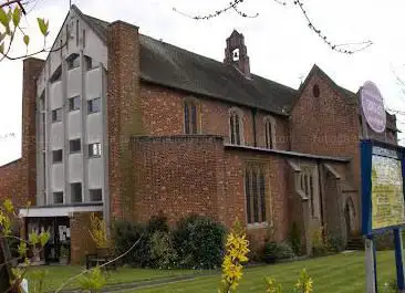 Photo de St Barnabas Woodford: Woodford Green