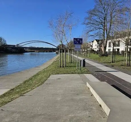 Photo de Uferpromenade und Kanalterrassen
