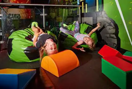Photo de Flip Out Adventure Park / Trampoline Park