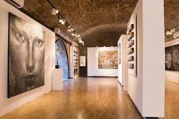 Photo de Vila de l'Art Galleries Barcelona (C/ Tapineria)