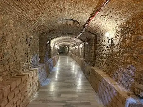 Photo de Rumeli hanı - yeraltı tüneli