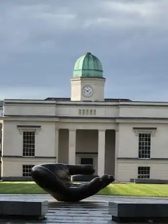 Photo de The Clock Tower (DES)