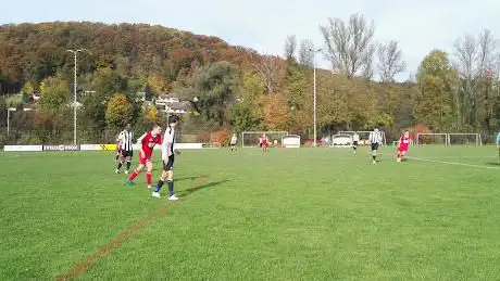 Photo de Fussballplatz Grie