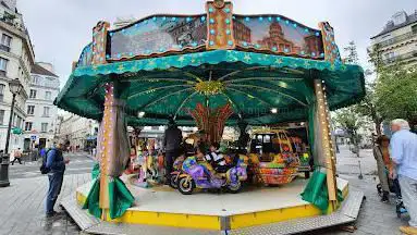 Photo de Carousel near Metro Saint-Paul