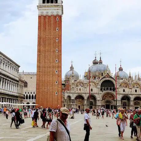 Photo de Official guide in english in Venice; Sono una guida turistica a Venezia