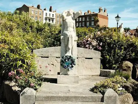 Photo de Albion Gardens War Memorial