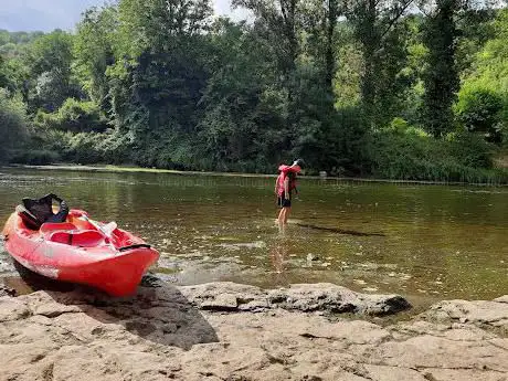 Photo de Location canoë kayak Dès 17 euros la demie-journée. CAP CANOE GORGES DE L AVEYRON Saint Antonin noble val.