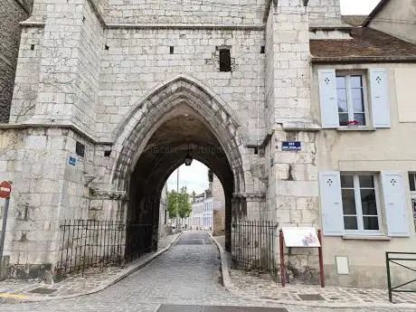 Photo de Tour Notre-Dame-du-Val