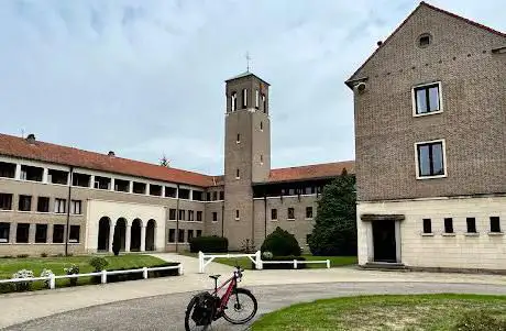 Photo de Filosofisch en Theologisch College vzw (Jezuïetenhuis Heverlee)