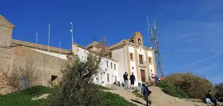 Photo de Ermita de San Miguel Alto