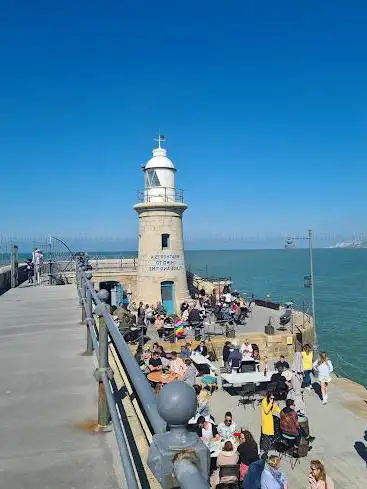 Photo de Folkestone Harbour Arm