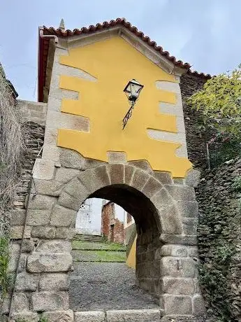 Photo de Virgin of the Remedies Gate