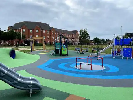 Photo de Flowers Park Play Area