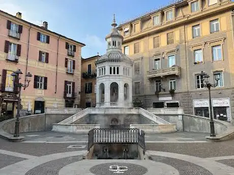Photo de Fontana della Bollente