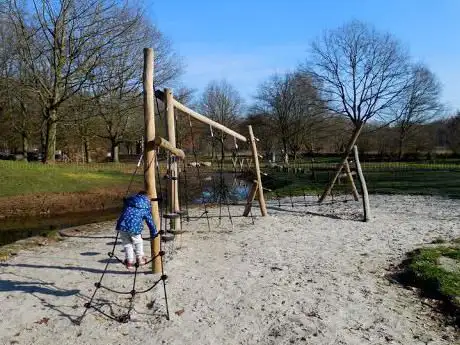 Photo de Speelterrein Spaanshof