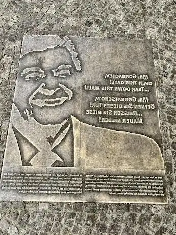 Photo de Ronald Reagan Gedenktafel