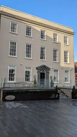 Photo de Waterford Treasures: Irish Silver Museum