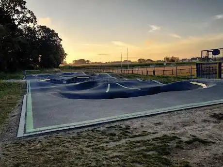 Photo de Pumptrack (piste de glisse universelle)