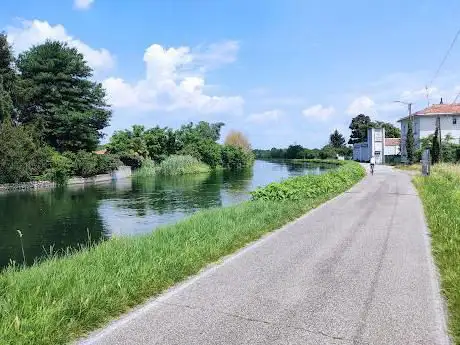Photo de Alzaia del Naviglio Grande