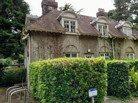 Photo de Canford Cliffs Library