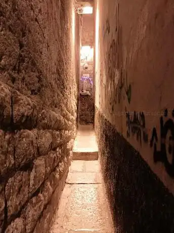 Photo de 1Â° Vicolo San Bartolomeo - La Stradina Stretta