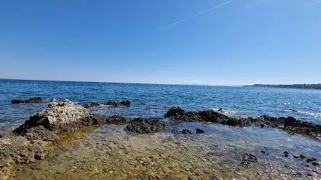 Photo de Plaža Punta Skala