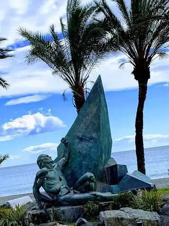 Photo de Monumento A Los Hombres CaÃdos