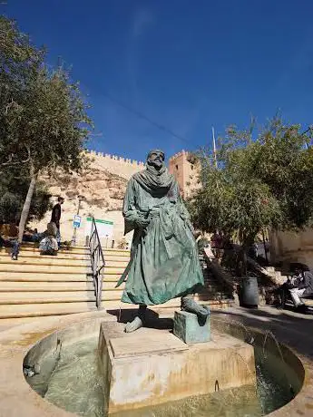 Photo de Monumento al Rey Jayrán
