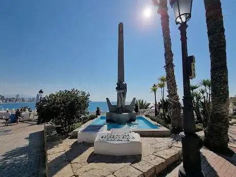 Photo de Monumento a los muertos en el mar