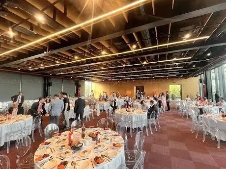 Photo de Büyük Şehir Çok Amaçli Salon