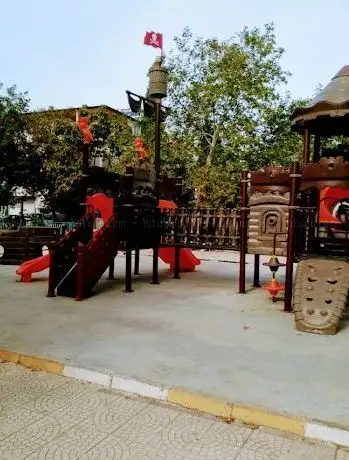 Photo de Dinlenme ve Çocuk Parkı