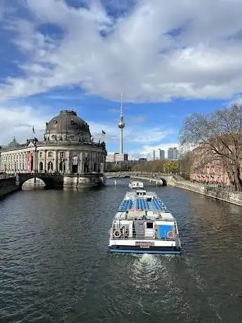 Photo de Waterfront Promenade