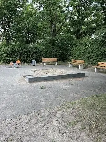 Photo de Spielplatz Eichenweg