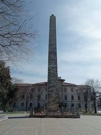 Photo de Obélisque « muré »