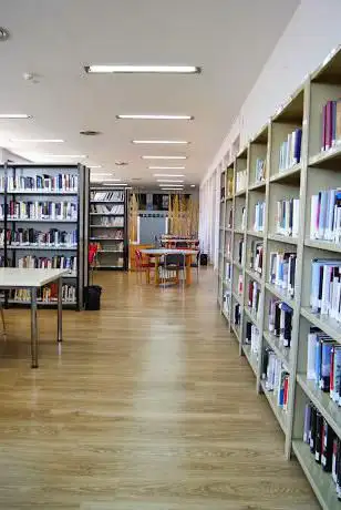 Photo de Biblioteca Pública Múnicipal F. Pérez Bayer