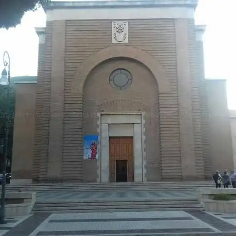 Photo de Church of Saints Lawrence and John the Baptist