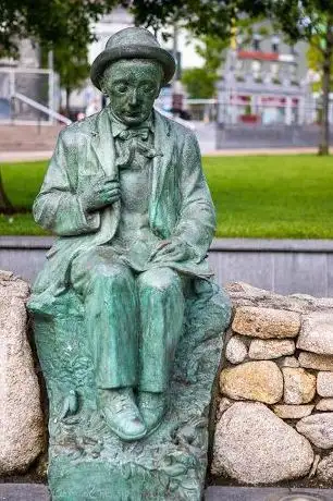 Photo de Pádraic Ó Conaire Statue (Replica)